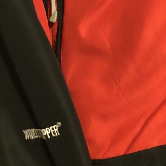 🔥#26,SALE NWT, THE NORTH FACE, WOMEN JACKET, SIZE MED/LARGE, P2P 22 inches🔥🔥 - Picture 2 of 5